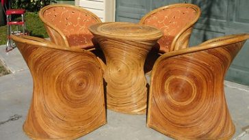 RATTAN SWIRL TABLE WITH 4 CHAIRS STUNNING