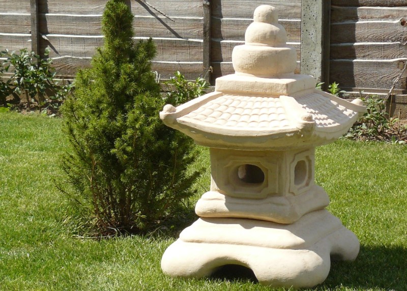japanese garden lantern