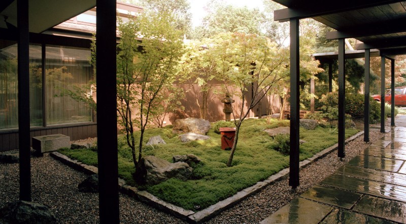 residential japanese garden enclosure in small space design