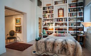 beautiful built in bookshelf for small bedroom