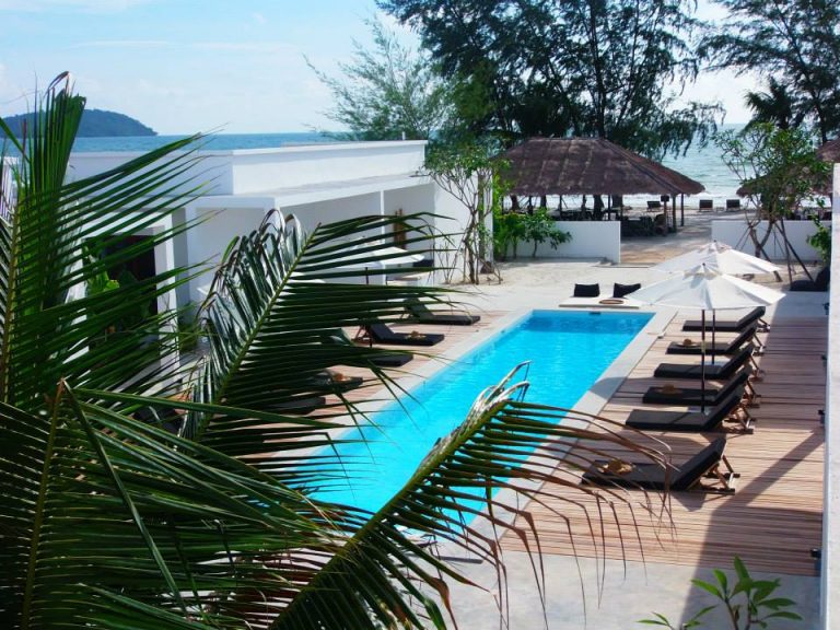 Best 9 Swimming Pools in Cambodian Hotel [Photos inside]