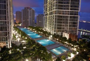 infinity pool miami in Viceroy hotel