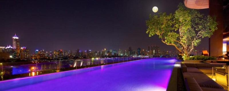sofitel so bangkok rooftop infinity pool during fullmoon