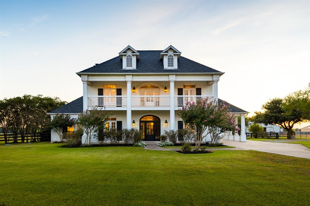 colonial style house in Richmond Texas